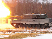 Soldiers of the 73rd Tank Battalion get acquainted with the Leopard 2 A4 tank (VR 360° video)