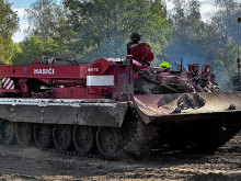 If you're prepared, you won't be caught off guard: Railway Administration and State Material Reserves Administration armored recovery vehicles train together in Milovice