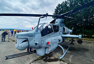 Government confirms purchase of AH-1Z trainer