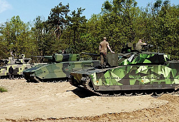 Slovak acquisition of tracked armoured vehicles as a prospect for the Czech tender and vice versa