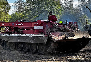 If you're prepared, you won't be caught off guard: Railway Administration and State Material Reserves Administration armored recovery vehicles train together in Milovice