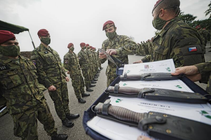 Již včera byly pedány útočné nože Cháron (foto Jakub Školník)