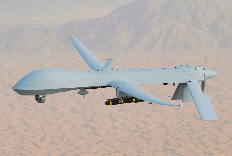 MQ-1_Predator,_armed_with_AGM-114_Hellfire_missiles