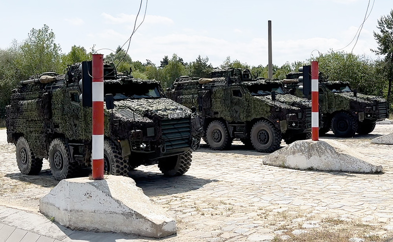 Foto: Vozidla TITUS 6x6 připravena na startu výcvikového polygonu, který je v rámci AČR u Velitelství výcviku-vojenské akademie jedinečný | Michal Pivoňka / CZ DEFENCE