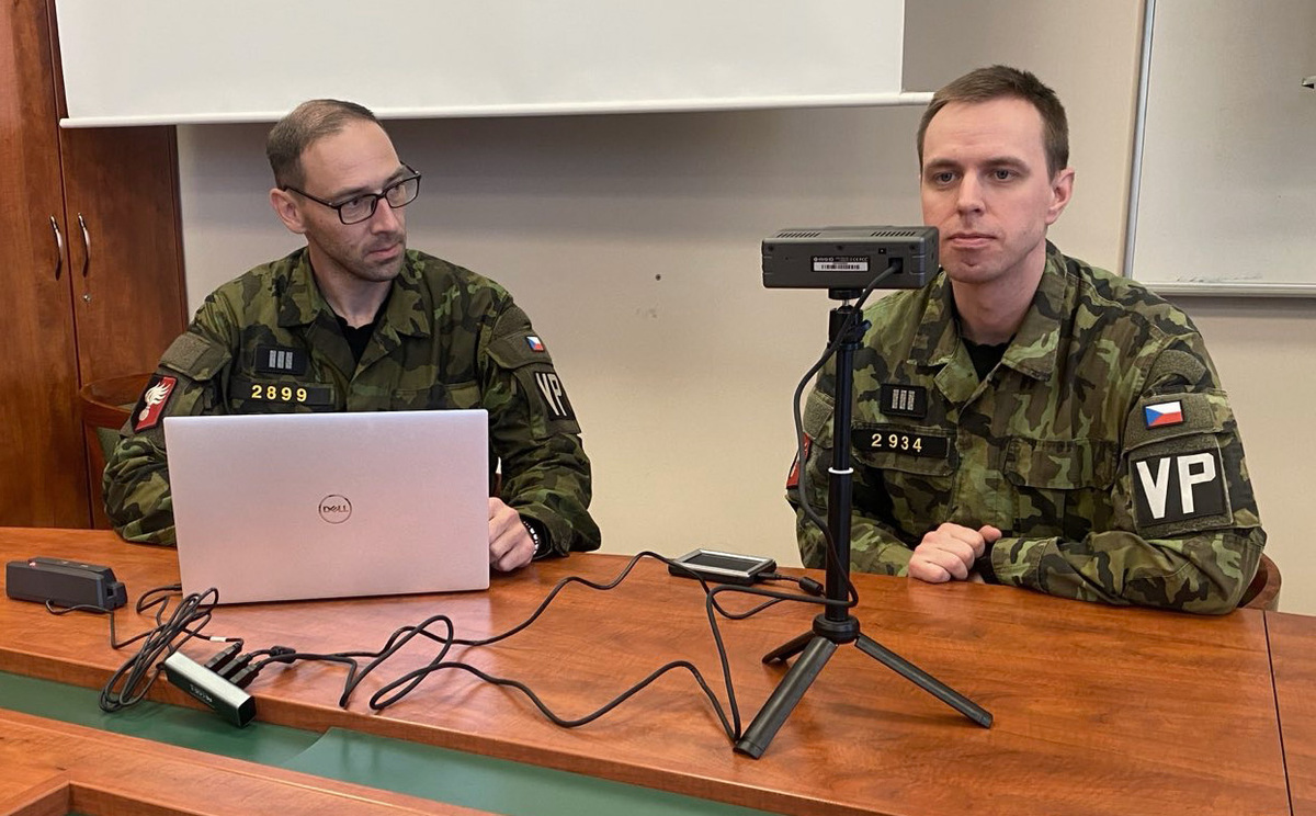 Foto: Jednou z nových schopností, kterou Vojenská policie (VP) získala, je možnost sběru, ukládání a sdílení biometrických údajů. | VP