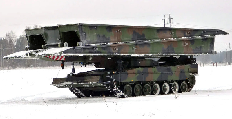 Foto: Pásová verze mostního systému Leguan na podvozku Leopard 2 | KMW
