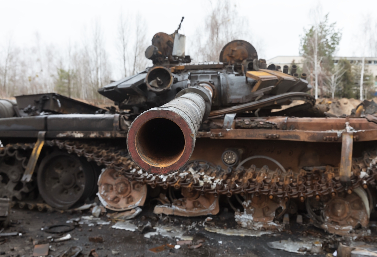 Foto: Záběry zničených ruských tanků T-72, T-80 a T-90, jejichž posádky často neměly šanci uniknout, obletěly svět a oživily diskuse o „smrti tanku“ jako rozhodujícím bojovém prostředku moderního bojiště. | Shutterstock