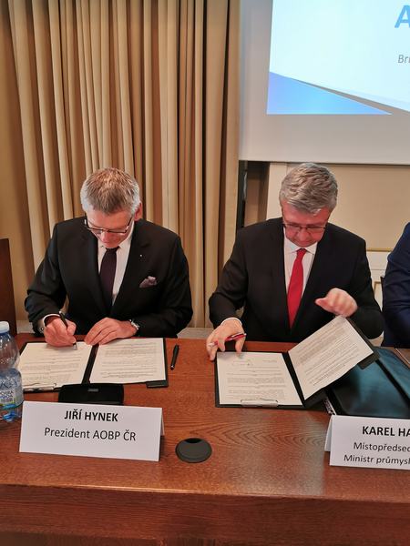 Podpis dohody o spolupráci mezi AOBP a MPO I.