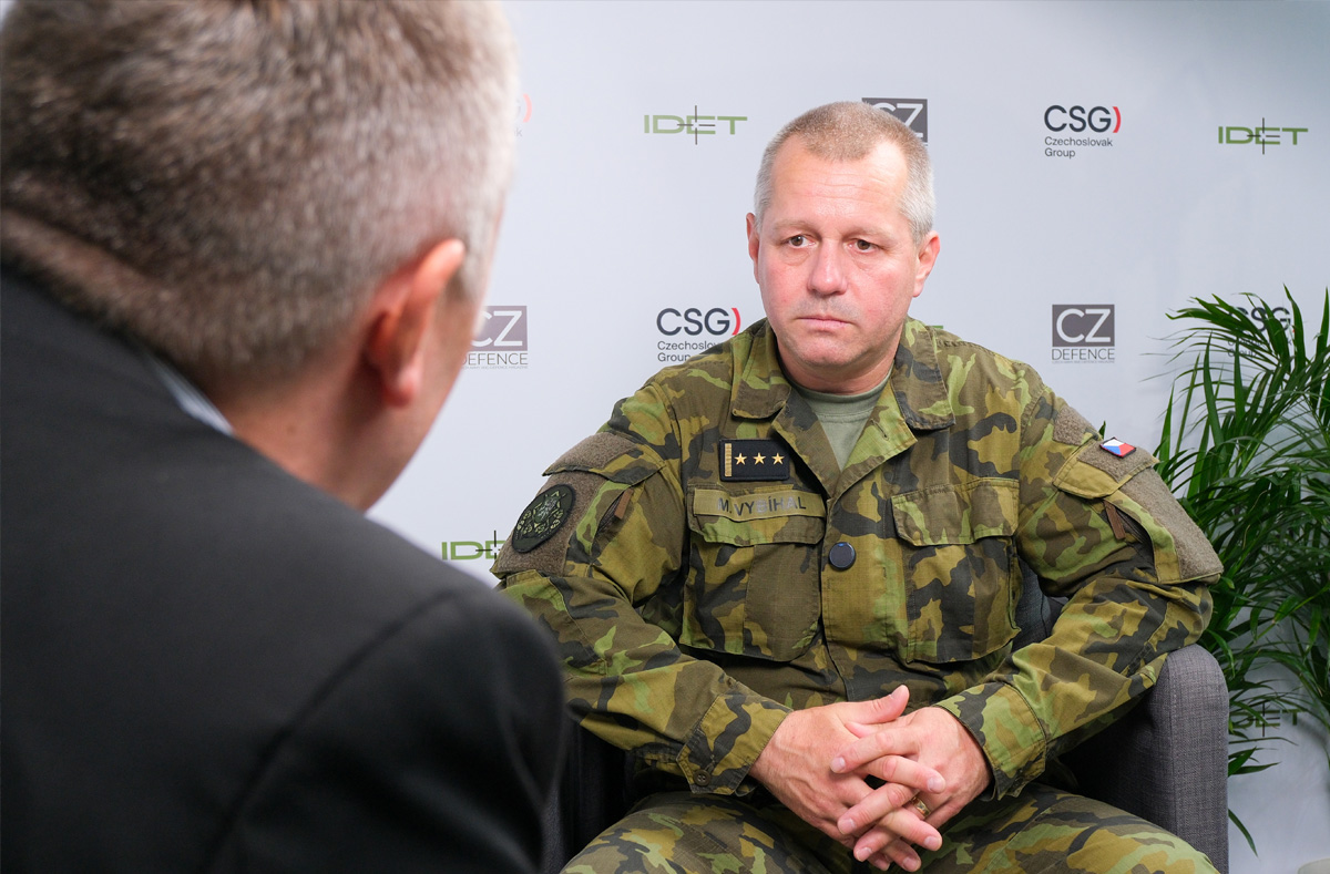 Foto: Hovořili jsme také například s ředitelem Odboru rozvoje pozemních sil Sekce rozvoje sil MO plukovníkem Miroslavem Vybíhalem | Michal Pivoňka / CZ DEFENCE